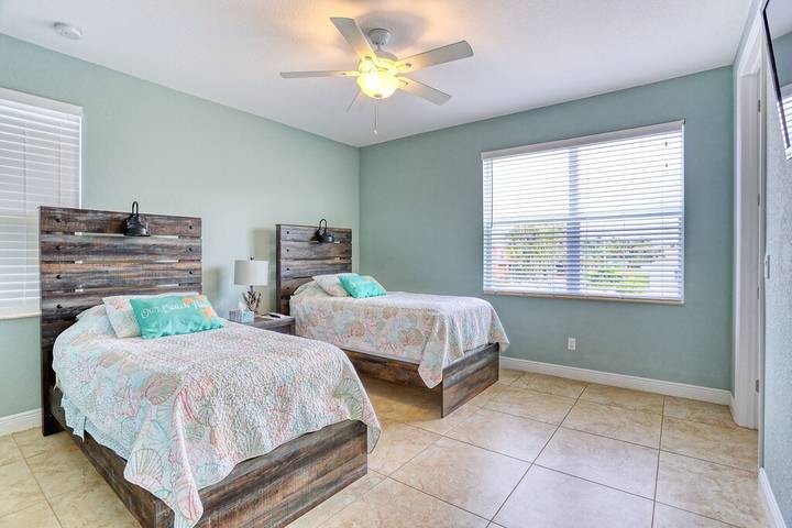 Vacation rental for 14 people, with hot tub and balcony in Fort Myers Beach