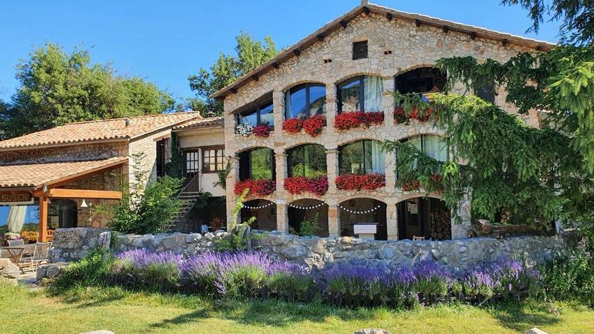 Camping para 4 personas, con Terraza además de Jardín y Piscina en Berguedà