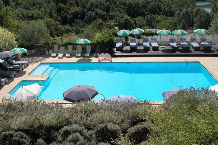 Maison de vacances pour 4 personnes, avec Terrasse et Jardin ainsi que Piscine et Vue sur le lac dans le Tarn-et-Garonne