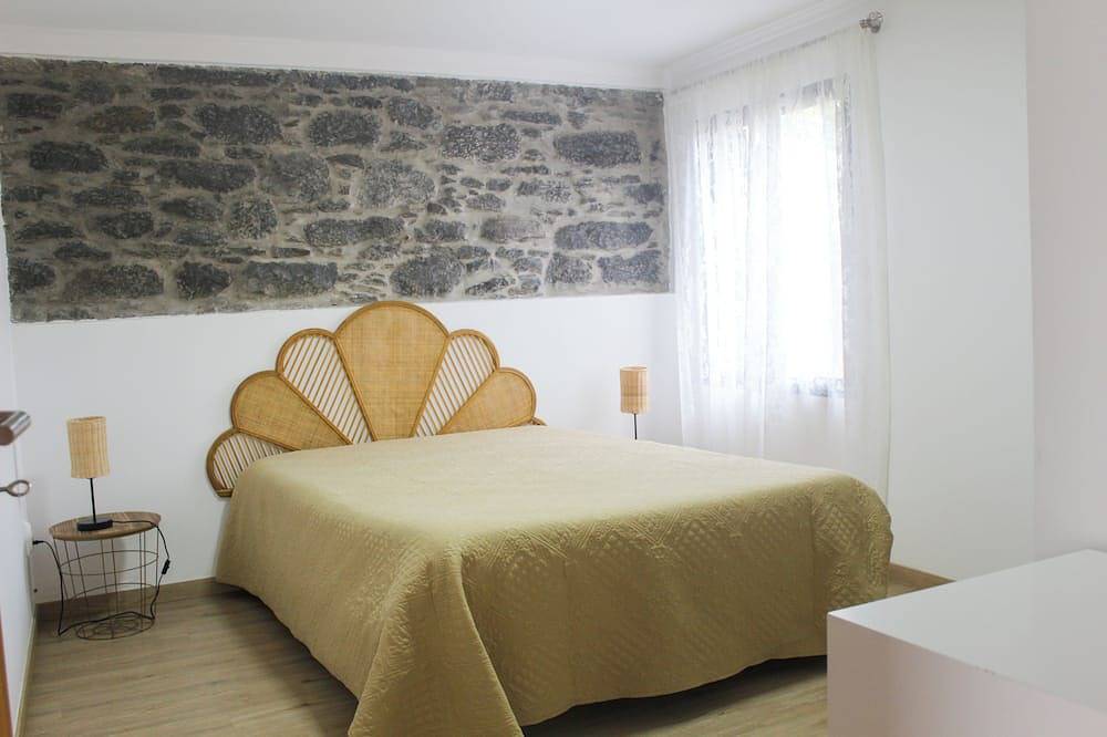 Your retreat between turquoise shores and forested paths in Machico, Madeira