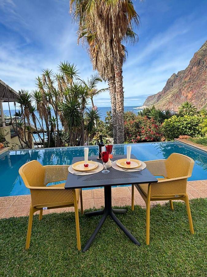 Gîte pour 3 personnes, avec vue ainsi que jardin et piscine à Jardim do Mar - 4