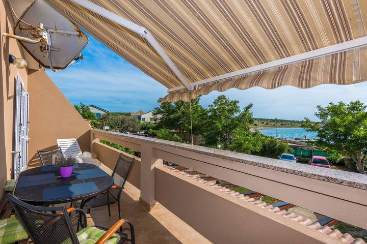 Apartament wakacyjny dla 7 osób w Pag