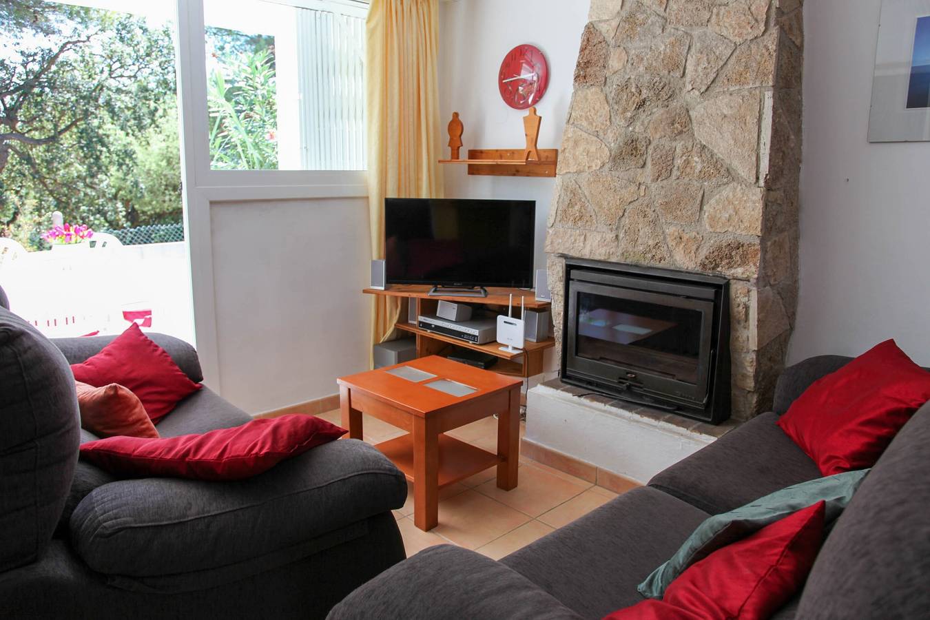 Casa de vacaciones 'Andrea' con vistas a la montaña, terraza privada y Wi-Fi in Santa Maria de Llorell, Tossa de Mar