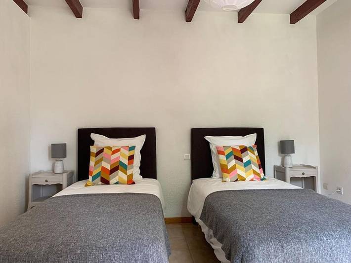 Location de vacances pour 5 personnes, avec piscine ainsi que jardin et terrasse à Biron - 4