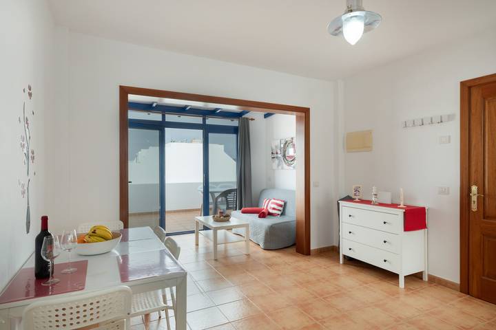 Ferienhaus 'Rojo' mit Meerblick und Wlan in La Graciosa, Parque Natural Archipiélago Chinijo