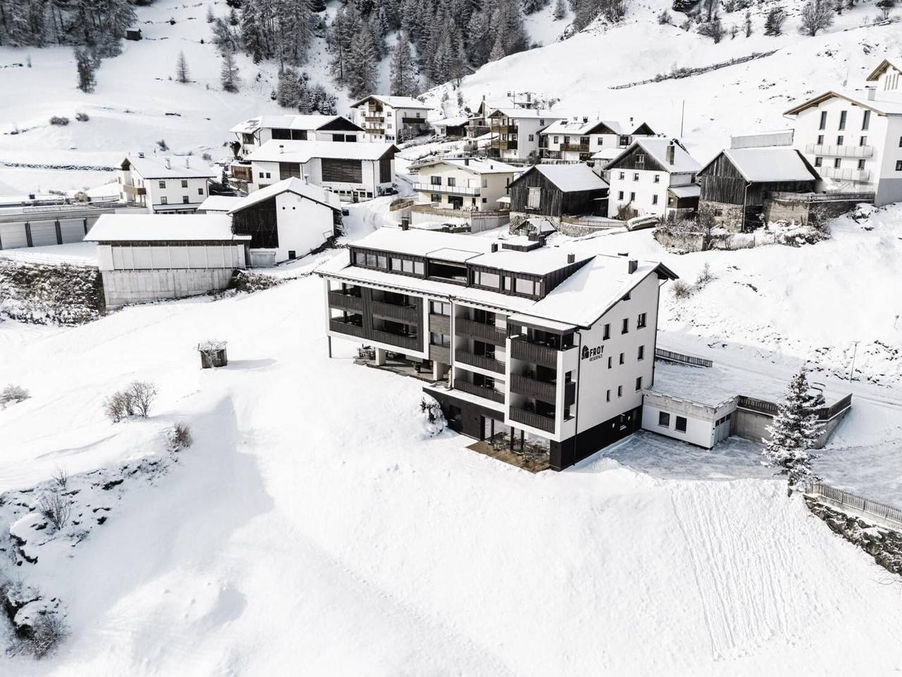Ganze Wohnung, Residence Froy Wohnung 2 – Seeblick, Whirlpool & Frühstück inklusive in Reschensee, Graun