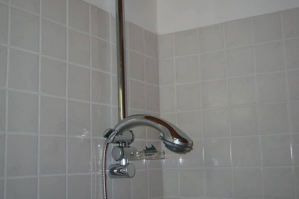 Apartment in einem privaten Komplex mit Pool- und Bergblick in Isca sullo Ionio, Catanzaro Provinz