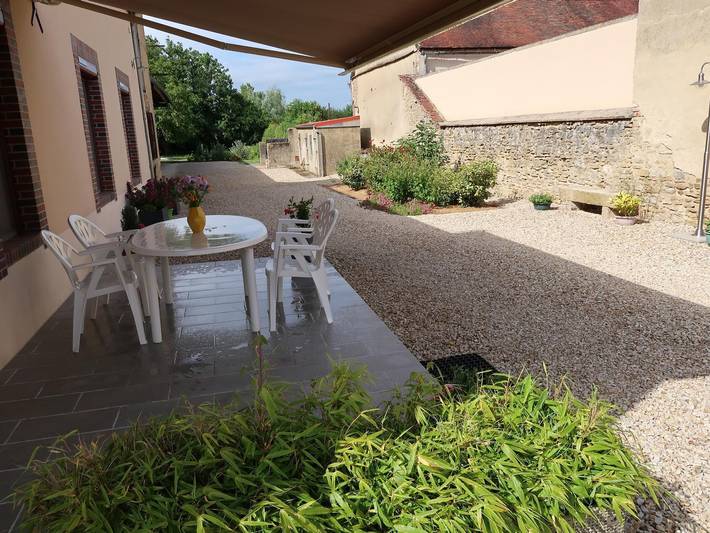Charmantes renoviertes Haus mit Garten, Klimaanlage, Wi-Fi, Haustiere erlaubt in Chéu, Auxerre und Umgebung