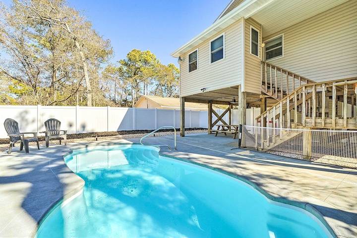 Vacation rental for 10 people, with yard and balcony in Oak Island (NC)
