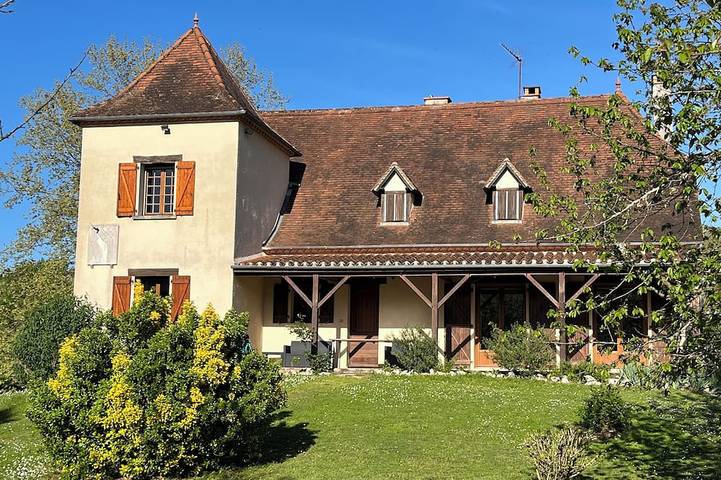 Location de vacances pour 12 personnes, avec jardin à Calvignac