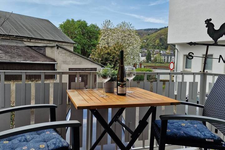 Ferienwohnung für 4 Personen, mit Balkon und Garten in Filsen