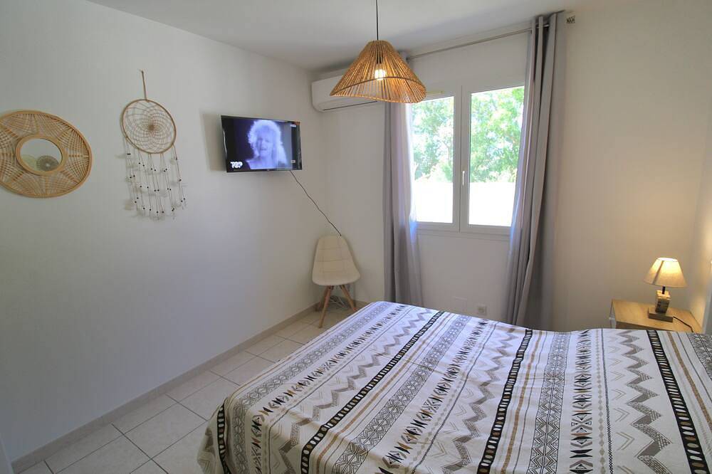 Comfortable single-storey villa with garage, parking, veranda terrace. in Sigean, Mediterranean Coast (France)