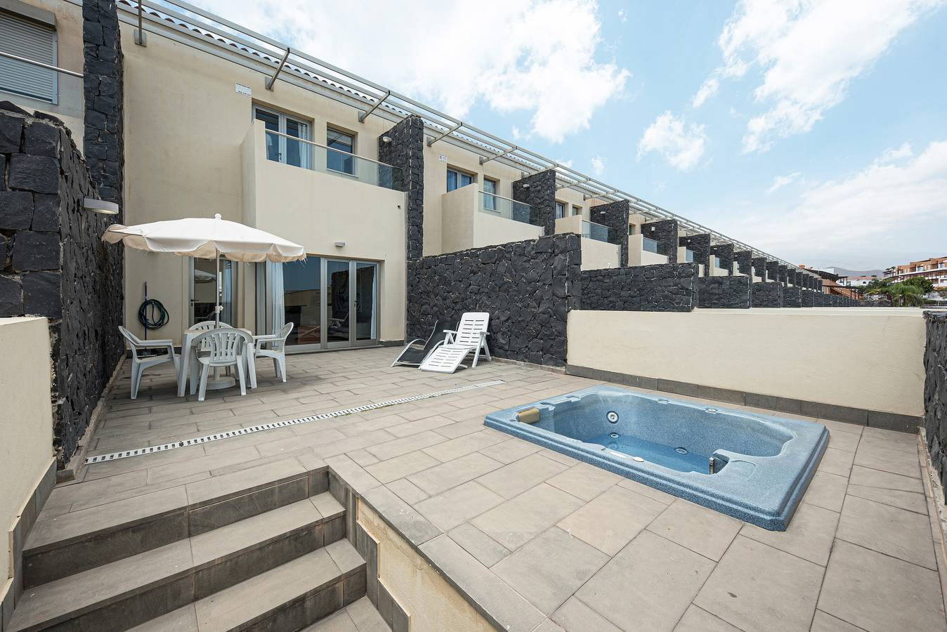 Villa ‘Sun Bay Villas 4’ mit Meerblick, Terrasse und Whirlpool in Las Adelfas, Amarilla Golf