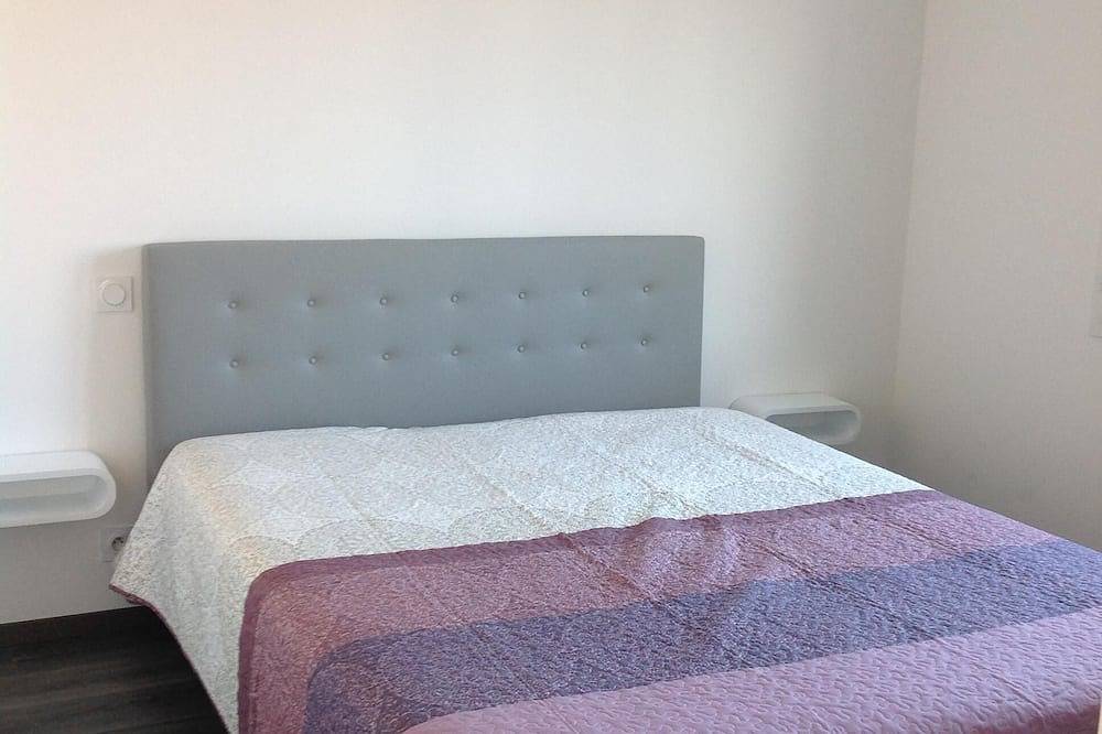 St Rémy de Provence, recent villa, 4 bedrooms / 2 bathrooms between Alpilles and downtown in Saint-Rémy-de-Provence, Arles region