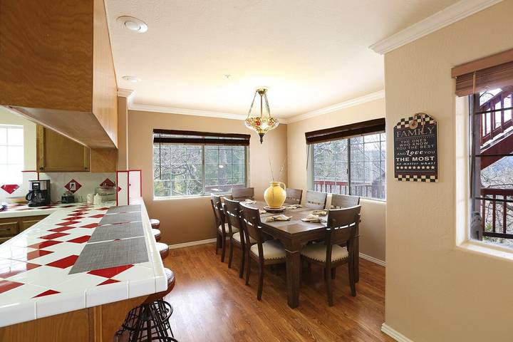 Vacation rental for 14 people, with balcony in Lake Arrowhead