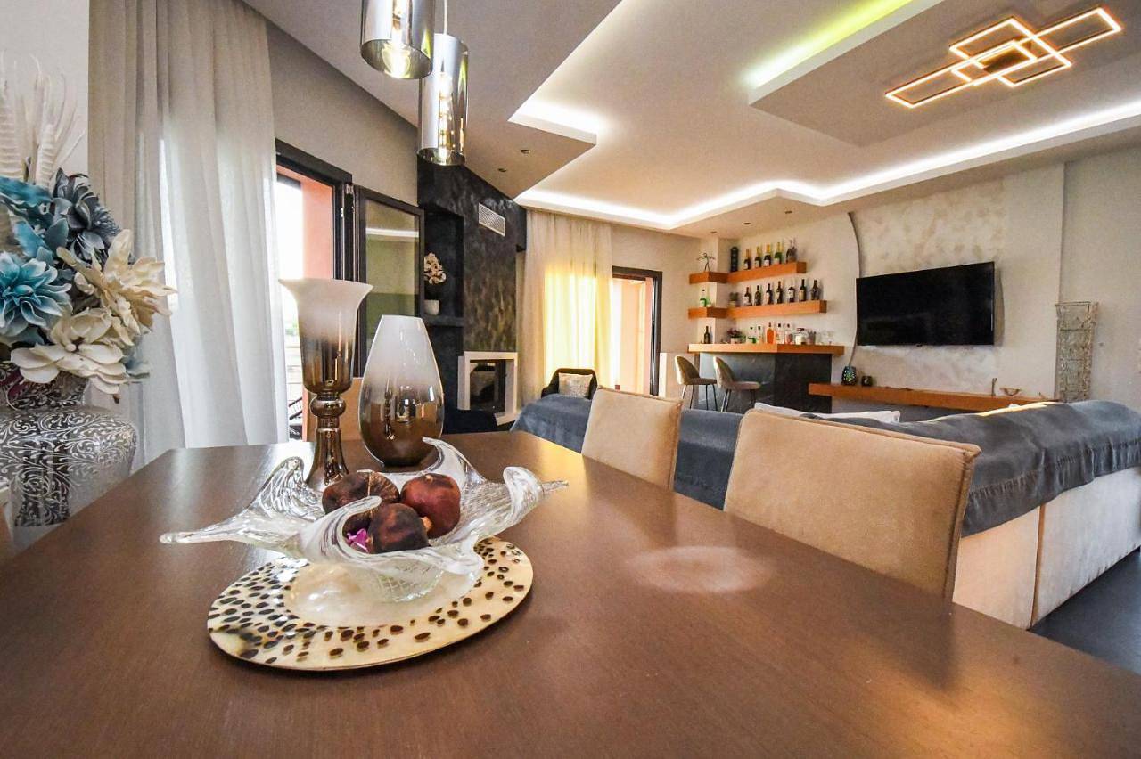 Nektarios & Eftychia Suites - Two Independent Apartments with Shared Pool & Bbq in Αμπελόκηπους Ζακύνθου, Ζάκυνθο