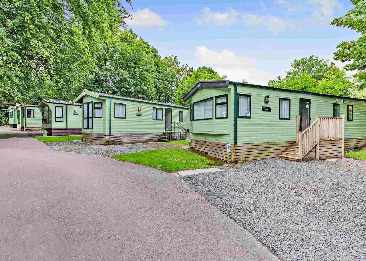 Gold 2 Bedroom Caravan, Sleeps 6. With parking in Bowness-on-Windermere, Lake District