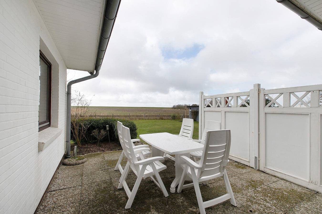 Entire apartment, Apartment 'Fewo 1 Hooge' with Shared Terrace, Shared Garden and Wi-Fi in Dagebüll, Nordseeküste