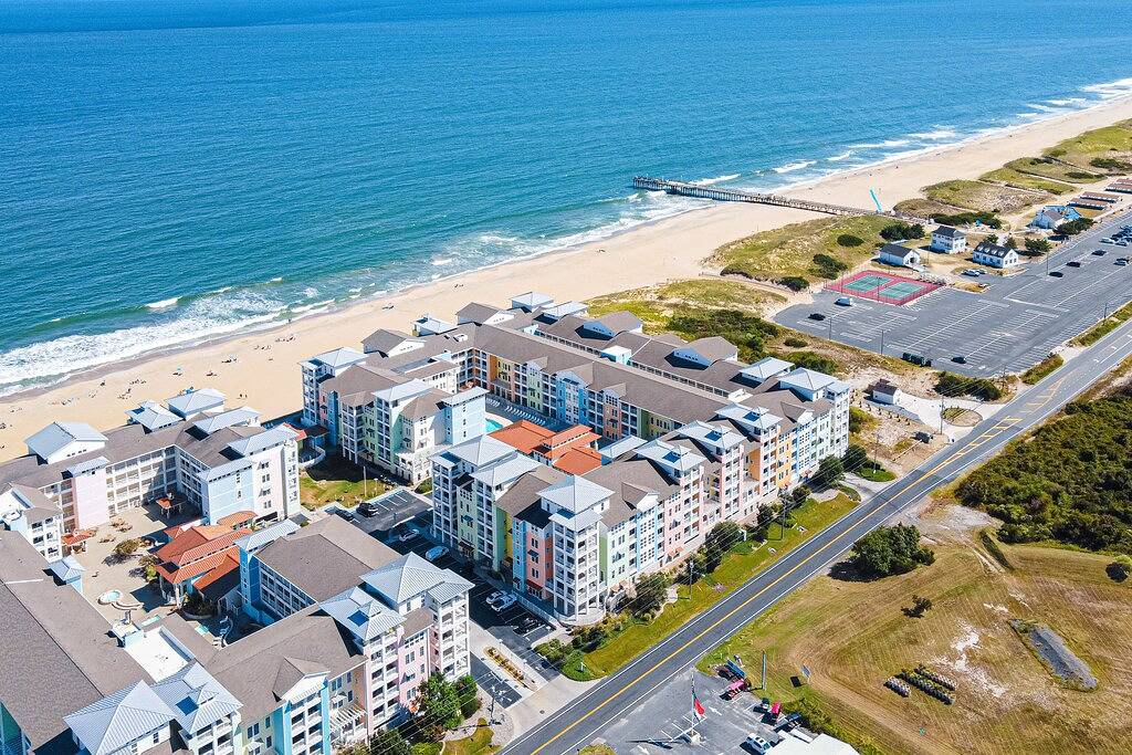 Ganze Wohnung, Luxury oceanfront condo on the beach with balcony & pools in Sandbridge, Virginia Beach