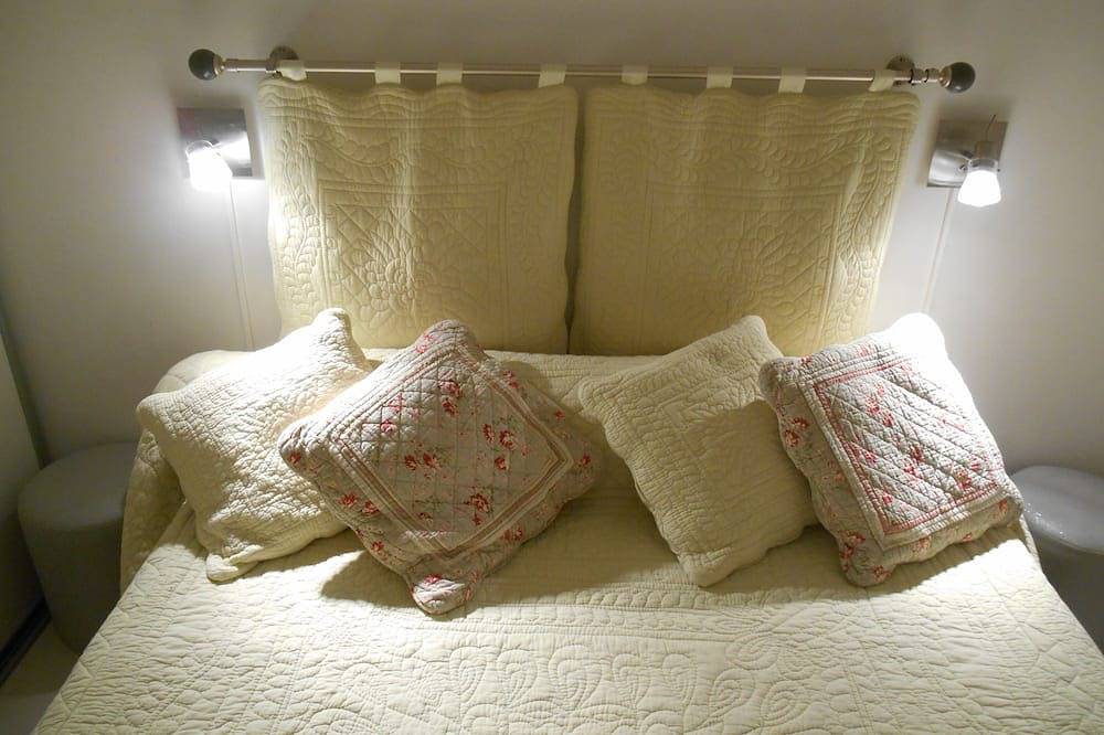 Garden level between pool and beach in Sérignan, Côte d'Améthyste