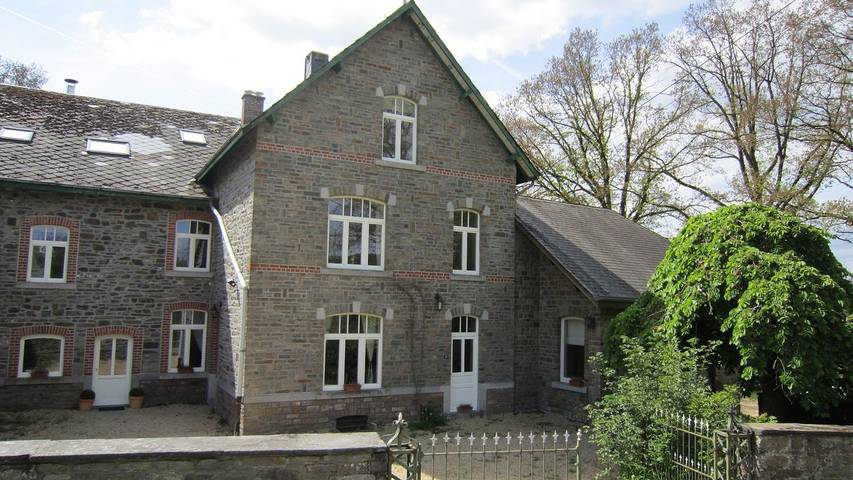 Gîte pour 30 personnes, avec jardin et terrasse dans Cierreux
