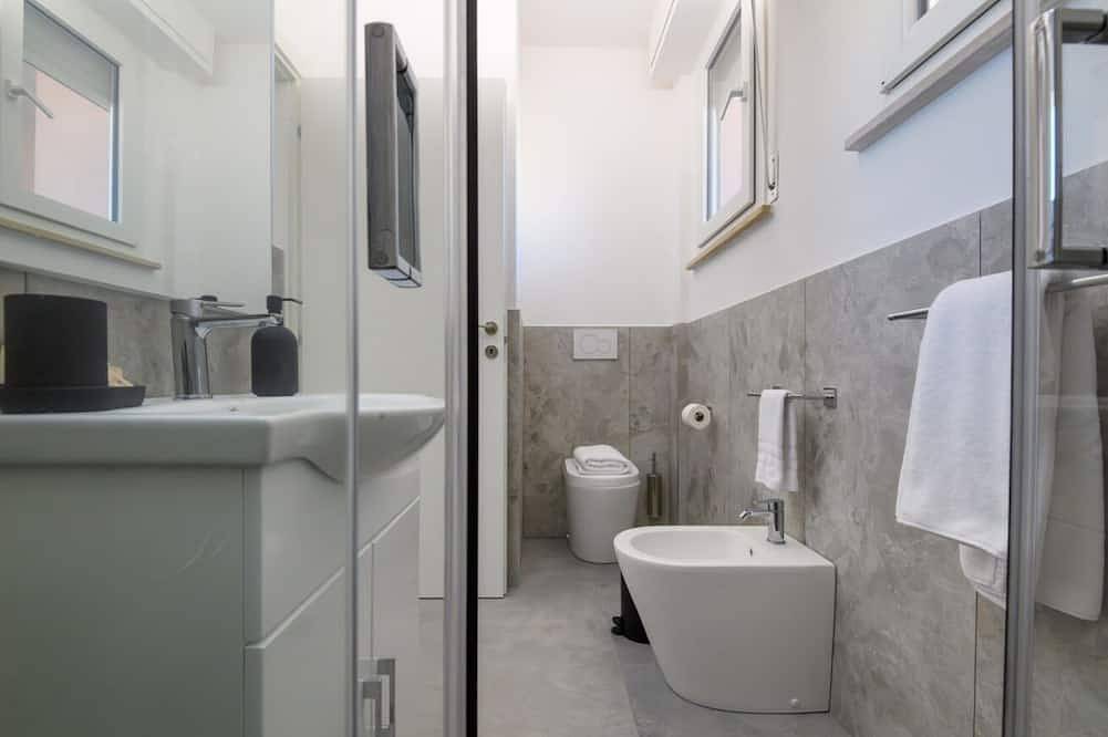 Entire apartment, A bright and practical 60 square meters apartment, perfect for two people, located on the second floor of a building with an elevator (Not accessible to people with disabilities).The property is situated in a quiet area and is ideally located for those w in Marotta, Mondolfo Region