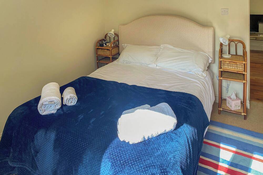 5 bedroom accommodation in Mullion in Mullion, Cornwall