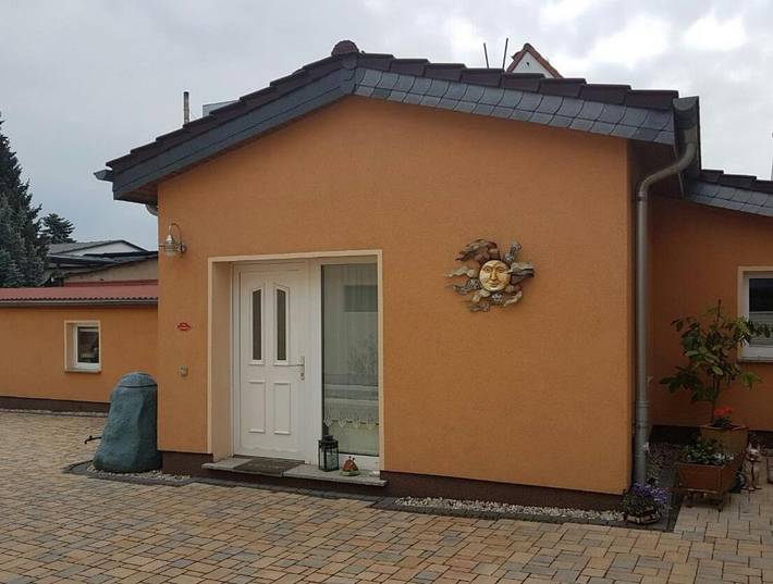 Ferienhaus für 2 Personen, mit Terrasse und Garten sowie Pool und Sauna