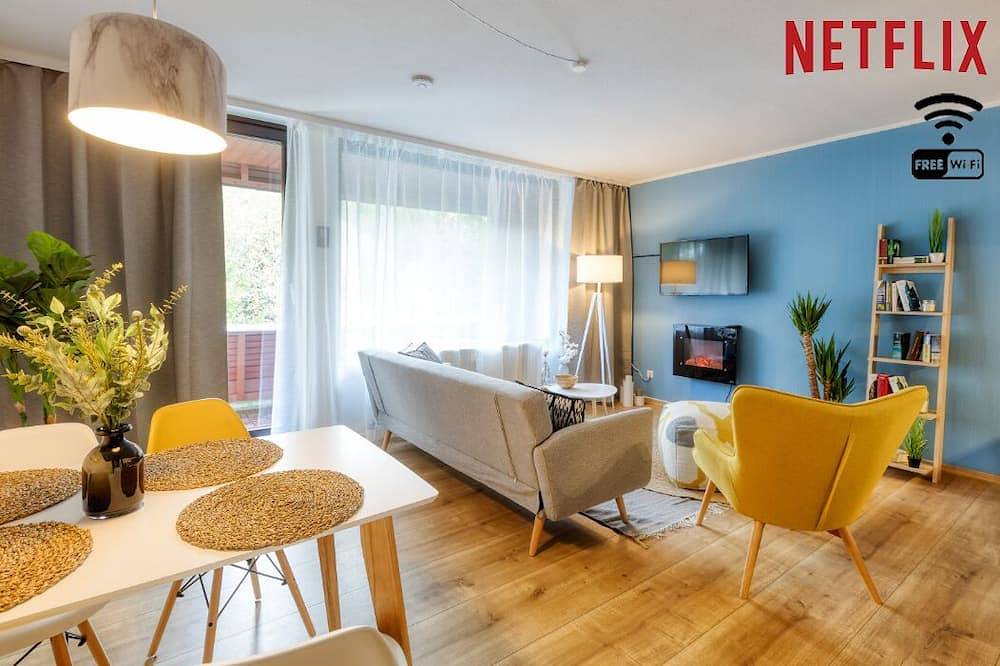 Skandinavisch--Pool--Golfplatz--Netflix in Winterberg, Hochsauerlandkreis