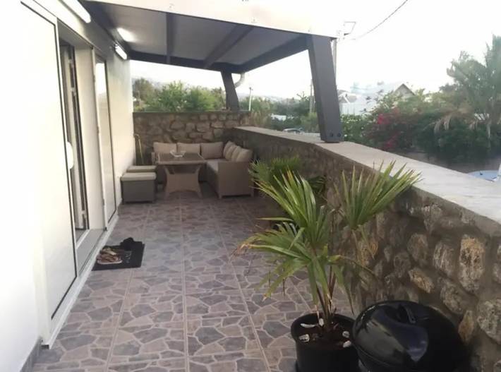 Gîte pour 4 personnes, avec terrasse à Les Trois-Bassins - 2