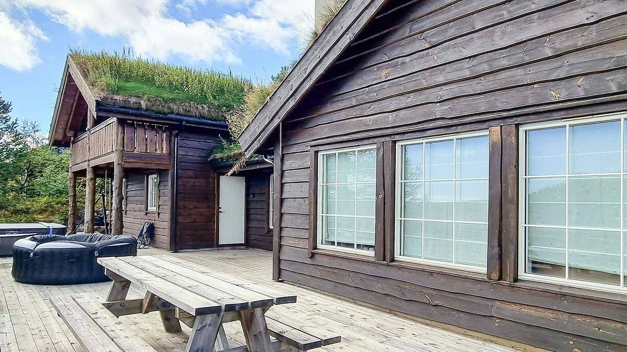 Feriehus for 9 personer med terrasse in Bortelid, Åseral
