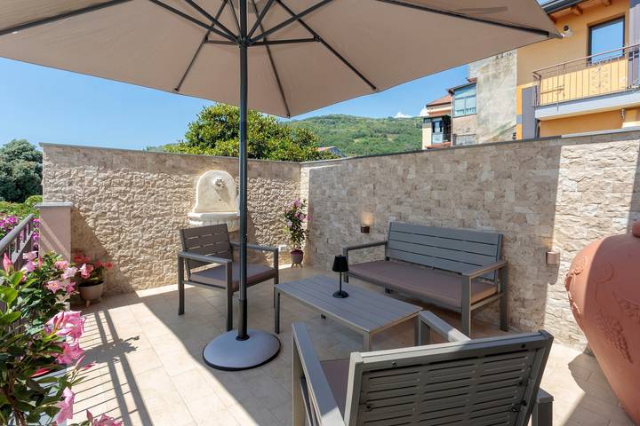 Apartment 'Perla Dell'Etna -' with Private Terrace, Wi-Fi and Air Conditioning