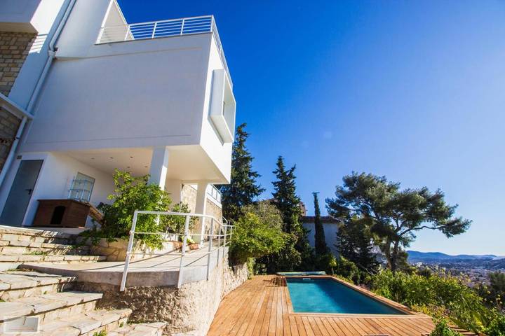 Villa pour 8 personnes, avec Balcon et Terrasse ainsi que Jardin et Piscine à Toulon - 2
