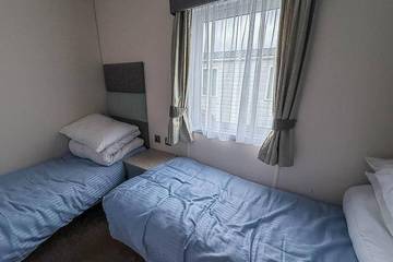 Bungalow for 6 People in Waveney District, Suffolk, Photo 3