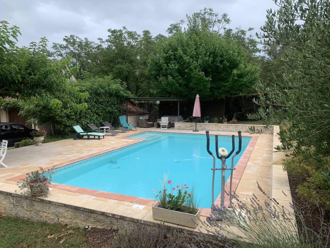 Appartement entier, Logement 36 m² avec piscine in Prayssac, Lot