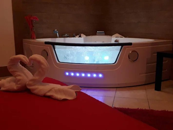 Hotel für 3 Personen, mit Garten und Sauna sowie Ausblick und Pool - 1