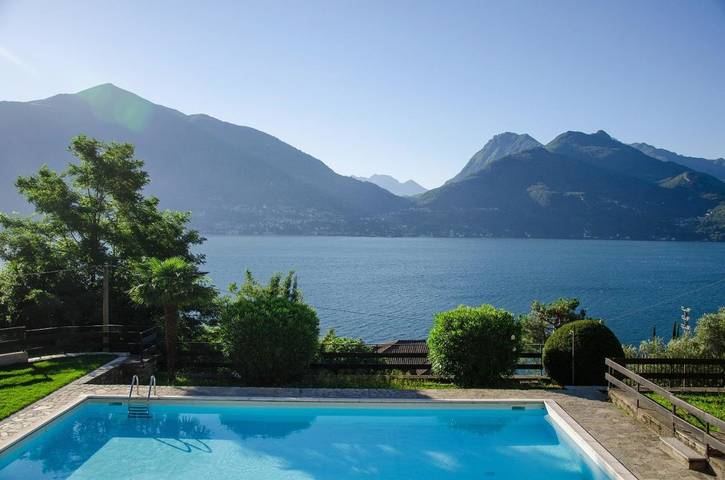 Ferienwohnung für 3 Personen, mit Balkon und Terrasse sowie Garten und Pool