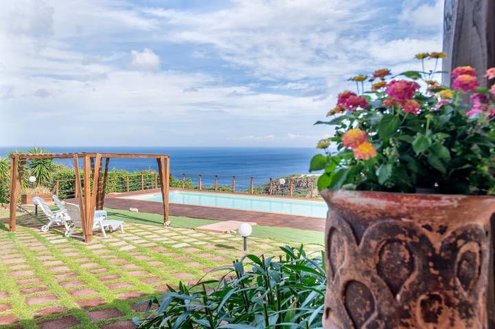 Casa de vacaciones para 16 personas, con Balcón y Jardín en Castelsardo