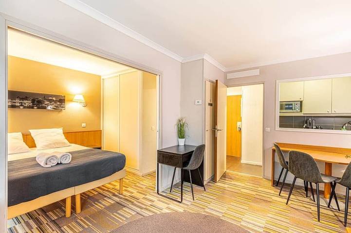 Appartement entier, Paris Expo Aparthotel Porte de Versailles +Parking in Issy-les-Moulineaux, Hauts-de-Seine