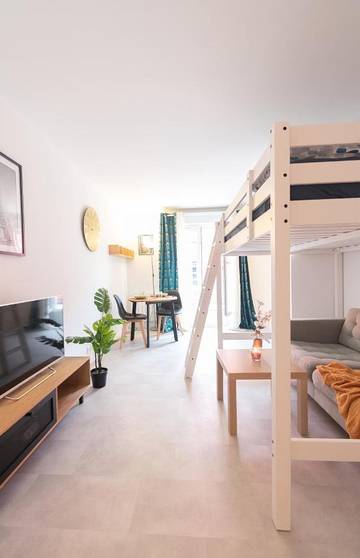 Gîte pour 2 personnes, avec balcon, adapté aux familles à Le Kremlin-Bicêtre