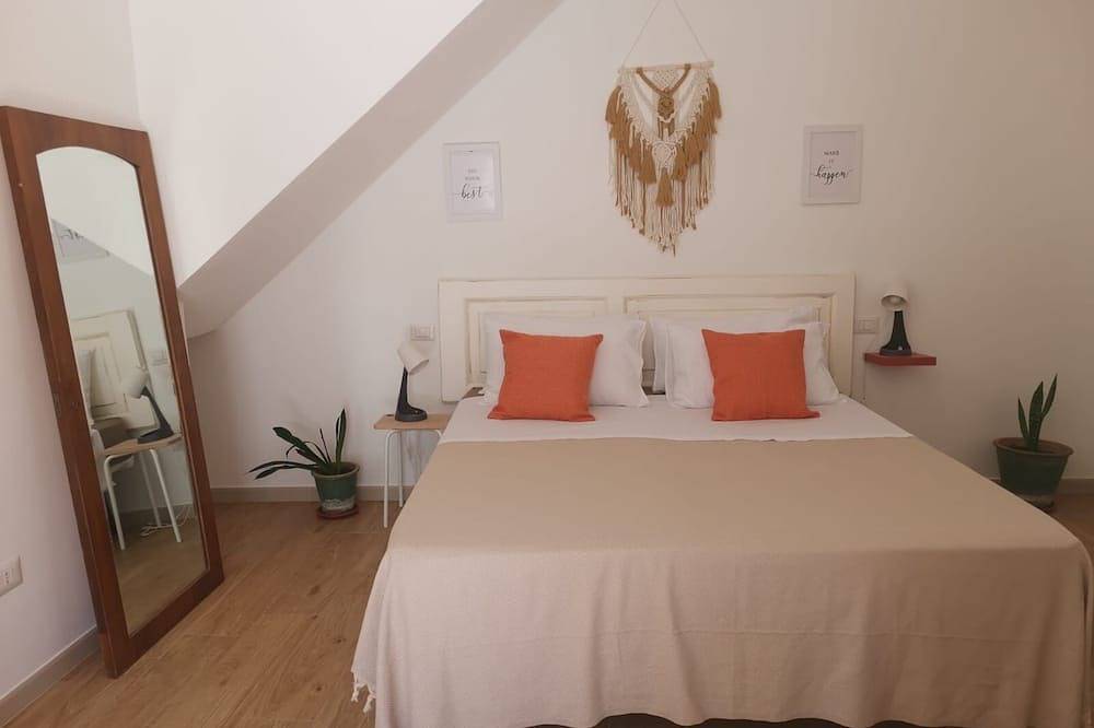 Entire apartment, [Casa Camelia] Elegant Palace with Terrace in Conversano, Bari Province