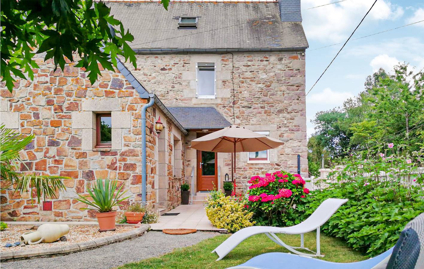 Spacieux appartement avec garage, jardin et Wifi près de Lanleff. in Le Faouët, Cotes-d'Armor
