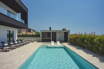 Villa for 14 People in Pula-Medulin, Pula, Photo 3