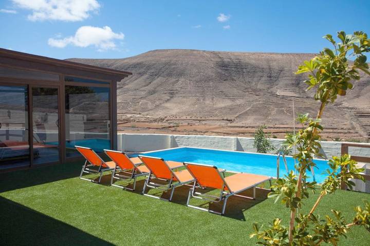 Casa rural para 4 personas, con piscina además de vistas y jardín en Puerto del Rosario