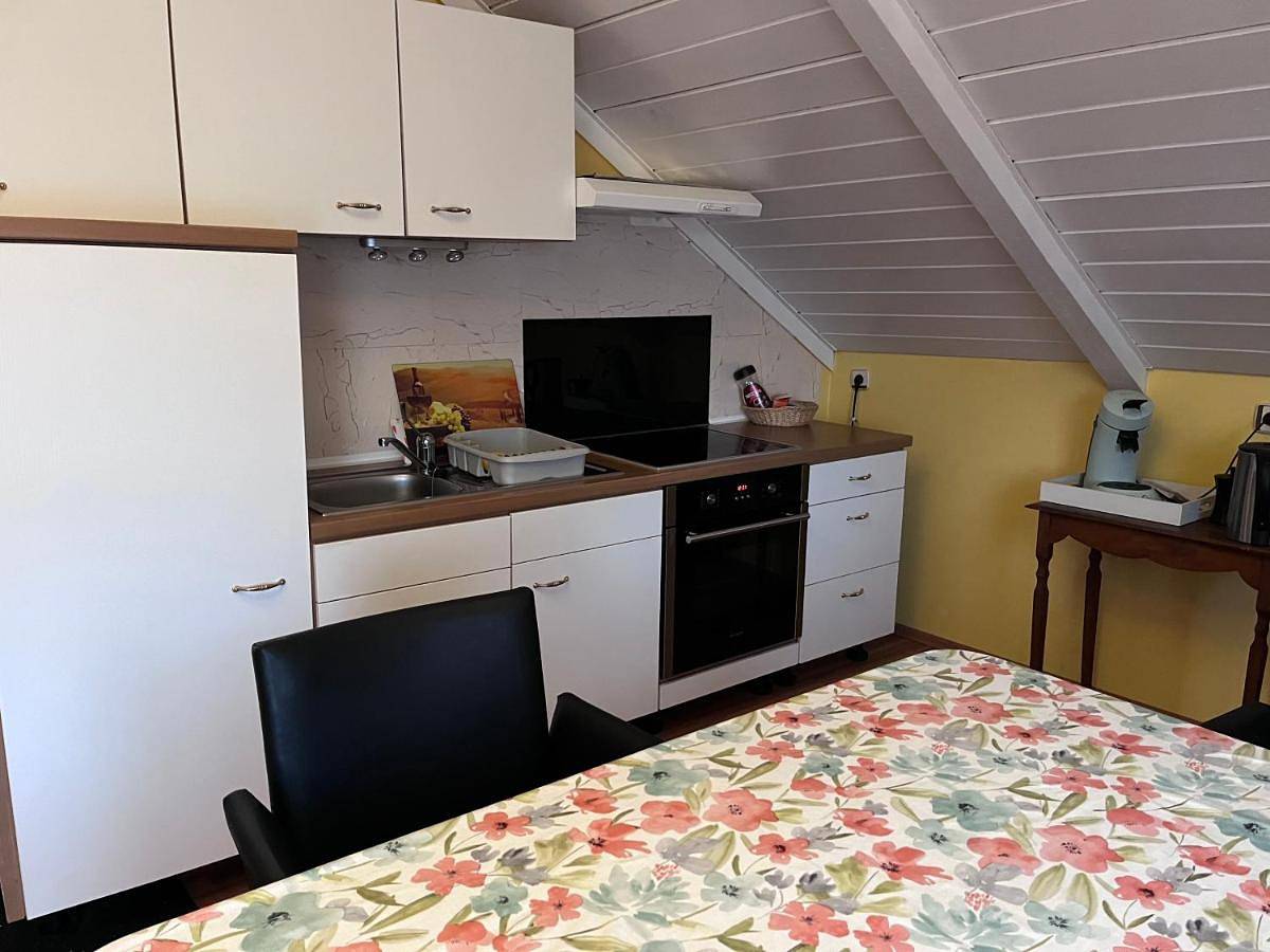 Ganze Wohnung, Two-Bedroom Apartment in Hilzingen, Hegau