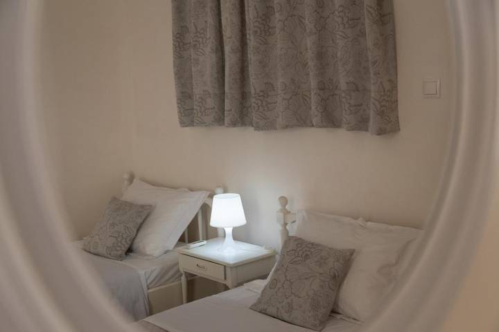 Ferienwohnung für 4 Personen, mit Garten und Balkon sowie Ausblick in Tolo