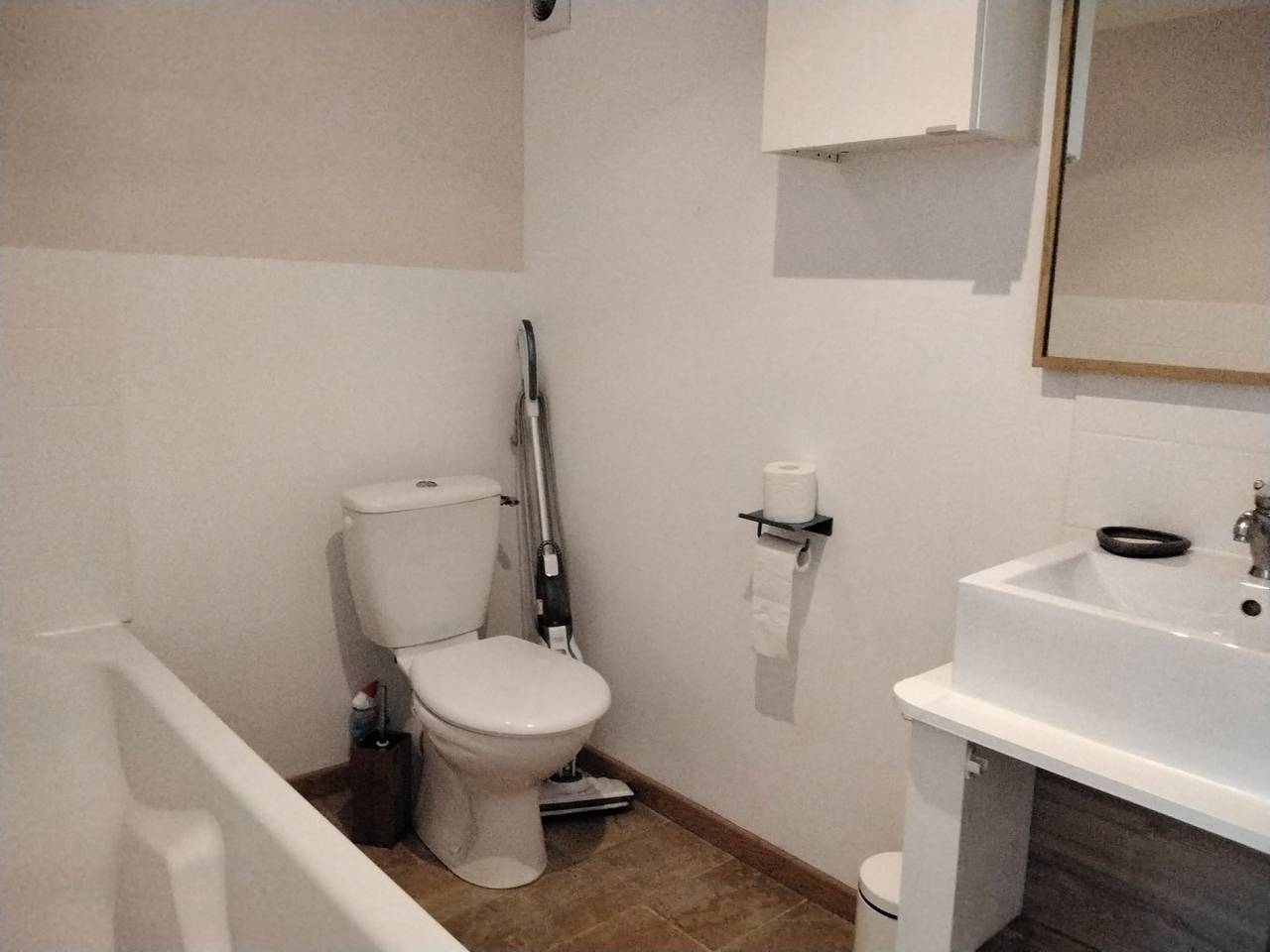 Appartement entier, Adorable gîte deux personnes, Circuit Lamartine in La Roche-Vineuse, Région de Mâcon