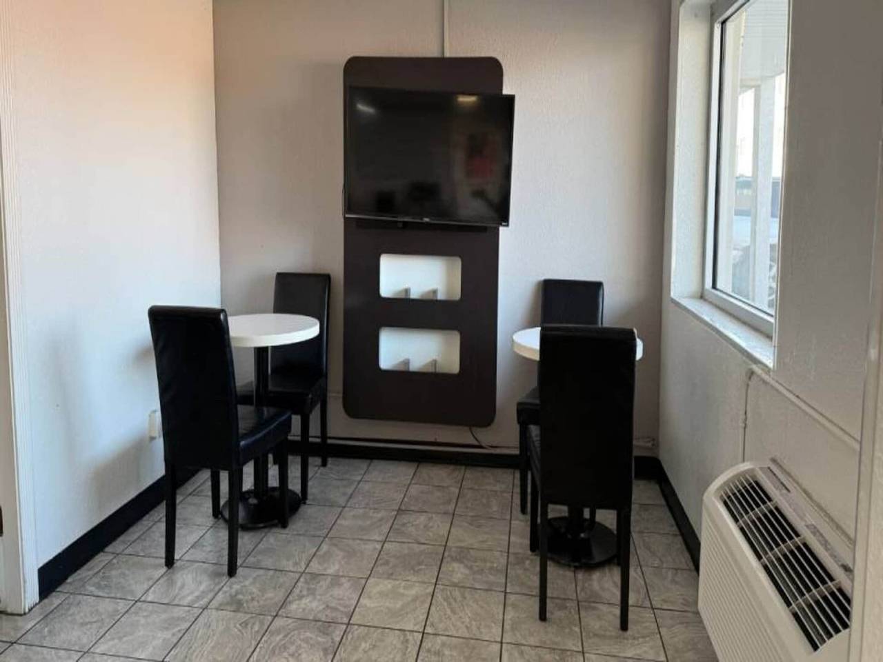 1 cama king size | Se permite fumar in Joliet, Condado de Will