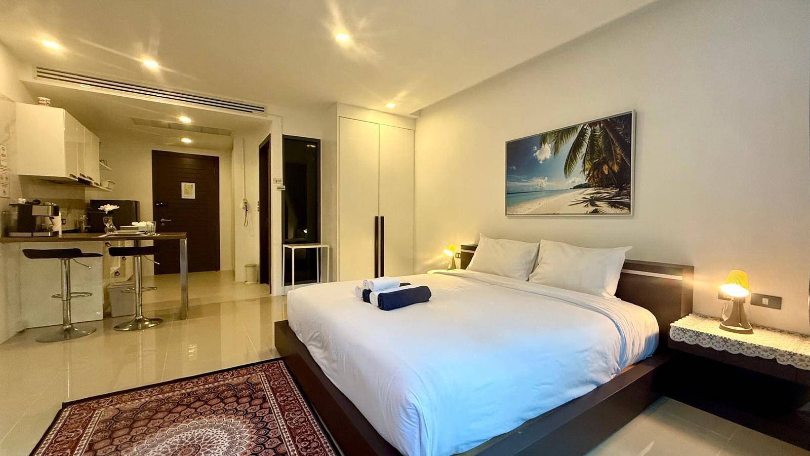 Ganze Wohnung, Emerald 312A – Studio mit Balkon und Gemeinschaftspool in Patong Beach, Phuket