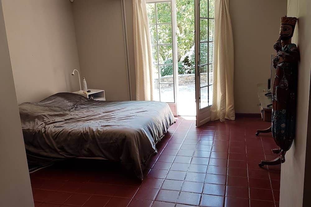 10' from seaside, quiet nature, on one level in Le Muy, Draguignan Region